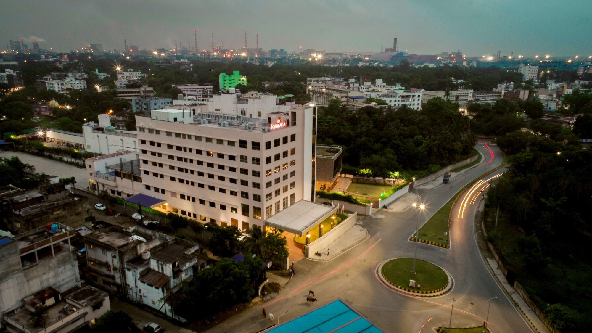 Ramada Jamshedpur Bistupur Hotel Bagian luar foto